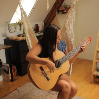 Hanging-chair-square-guitare-yoselin-Zurich-2021