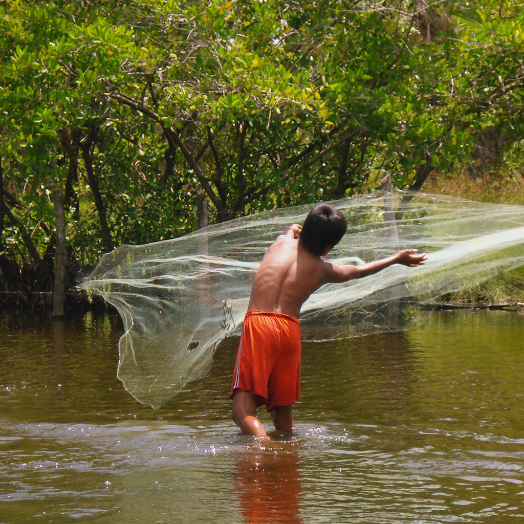Child throwing fishing net Monterrico swamp - ford for mayan dreams 2014