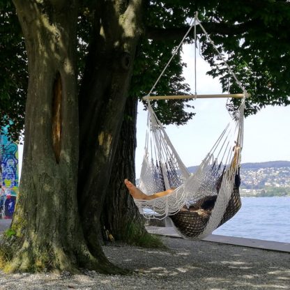 Hanging-chair-Main-Beige et bleu Rotefabrik - 2021 for mayan dreams