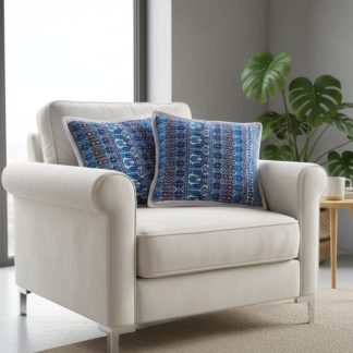 Coussin huipil birds sur sofa blanc petit