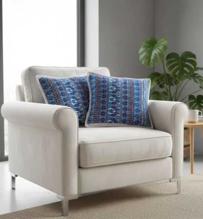 Coussin huipil birds sur sofa blanc petit