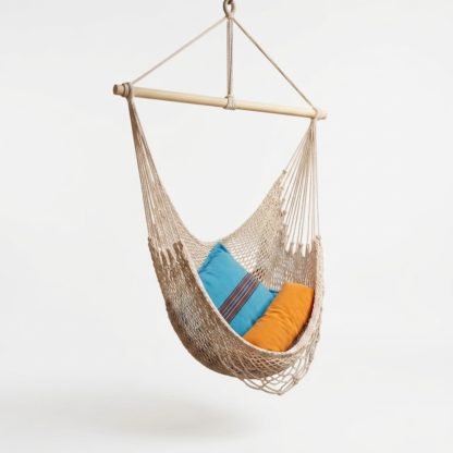 Chaise fond blanc